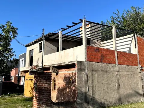 Casa 4 ambientes con 2 baños