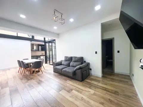 Depto Tipo Casa en Venta de 4 ambientes