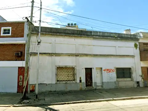 DEPARTAMENTO 4 AMBIENTES TIPO CASA CON ENTRADA INDEPENDIENTE. COLON 588 AVELLANEDA.