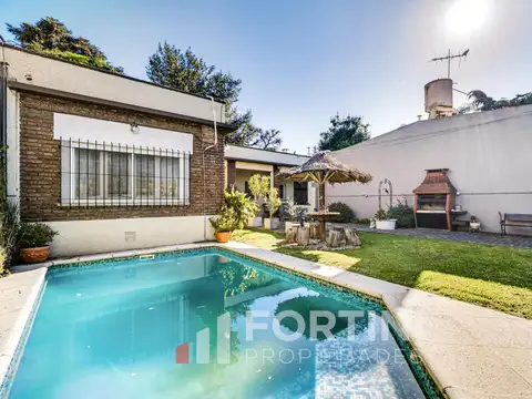 Venta Casa 3 ambientes centro Villa Ballester