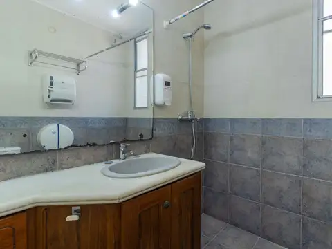 Casa en Alquiler con 2 cocheras