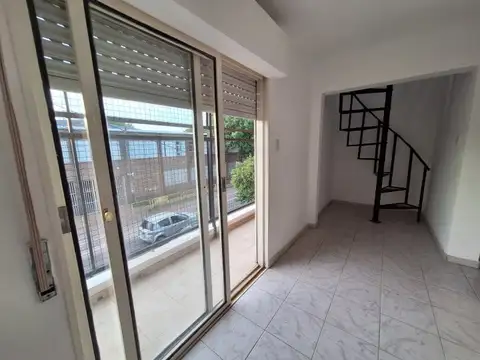 Primer Piso por escalera - Buenos Aires y Patricios 01-01