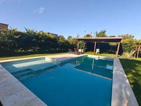 Casa en Venta en Pilar del Este - Santa Guadalupe, USD 295.000