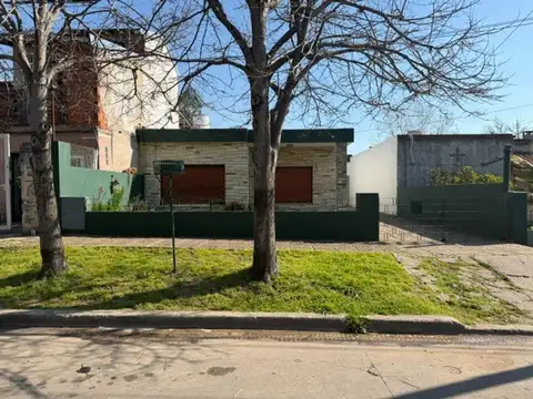 Casa 3 ambientes a la venta en Don Torcuato