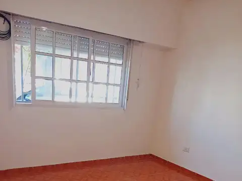 Ph de 3amb al frente con patio (Cerrito 2300 -L del Mirador)