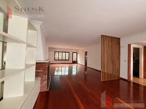 Casa 5 ambientes con 3 baños