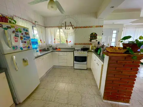 Casa en Alquiler Temporal con 4 cocheras