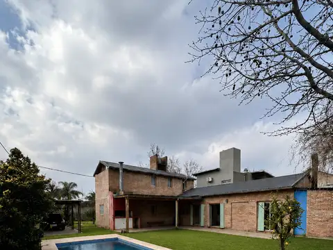 Casa de 3 dormitorios en Club Logaritmo Rugby  con jardín y pileta