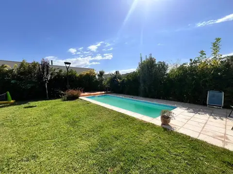 Casa en Venta con 2 cocheras
