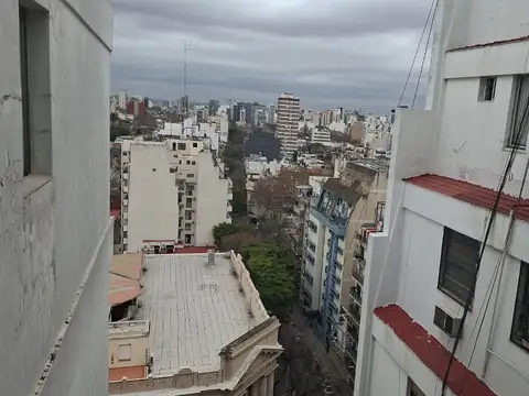 LUMINOSO DEPARTAMENTO DE DOS AMBIENTES EN EXCELENTE UBICACIÓN S/AV. RIVADAVIA