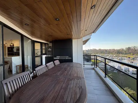 Marinas Golf  al 500:  4 AMBIENTES C/MUEBLES COCHERA - RECICLADO A NUEVO!