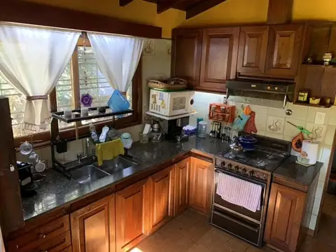 Casa 4 ambientes con 2 baños
