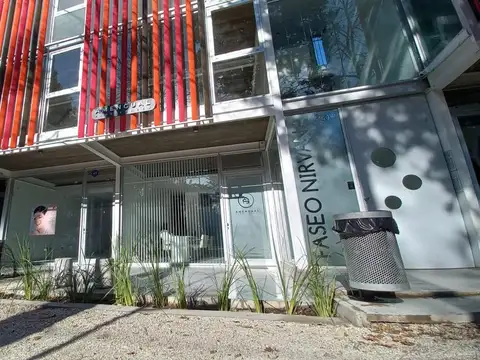 Local en venta 40 mts2  en Paseo Nirvana ( Patio) - Cno Belgrano y 478 bis- City Bell