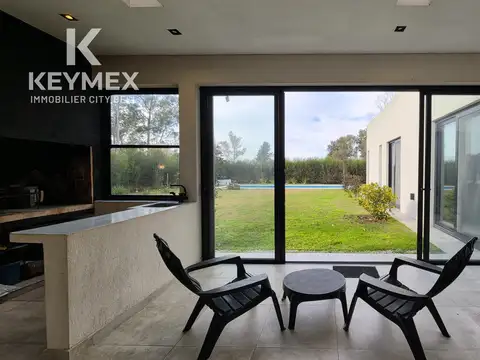 Casa 4 ambientes con 2 baños