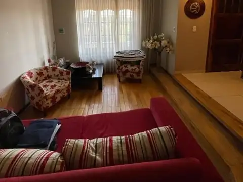 Casa 5 ambientes con 4 baños