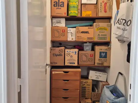 Excelente departamento  de 3 ambientes al contra frente con orientación Norte, reciclado,