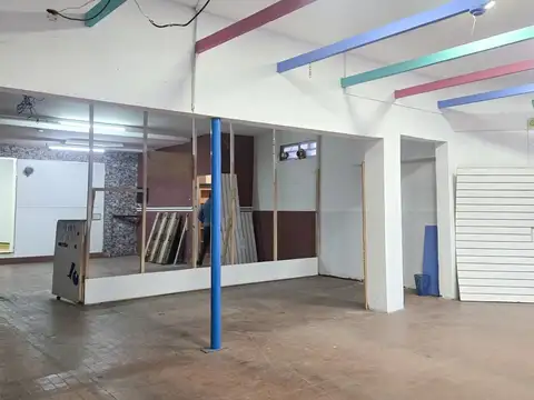 Local 213m2 - Apto crédito - Av. Jacinto Peralta Ramos y Puán