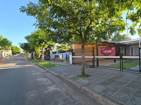 Casa 5 ambientes con 1 baño