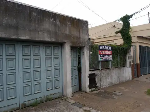 EXCELENTE OPORTUNIDAD EMPRENDIMIENTO TEXTIL- CASA EN VENTA SOBRE TERRENO DE 8,66 X 43,34 (V. CELINA)
