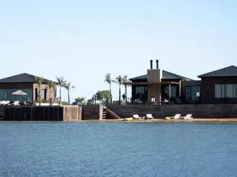 Terreno en Venta 20  mts Fondo