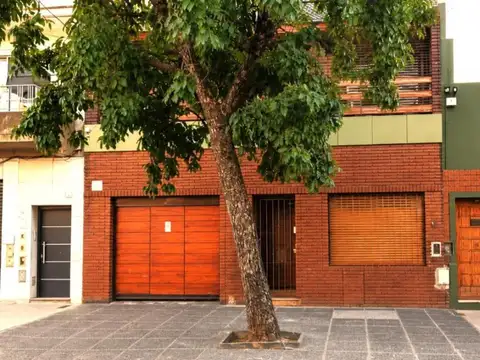 Venta Casa Terreno con Parrilla Quincho en Caballito