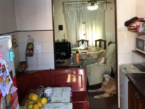 Casa 4 ambientes con 1 baño