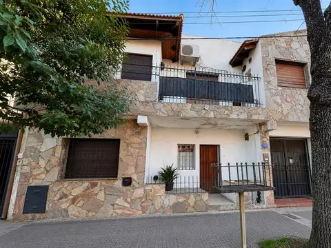 CASA EN VENTA LA PLATA