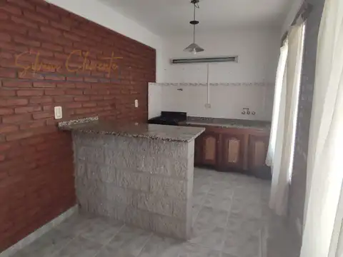 Casa en Alquiler con 1 cochera