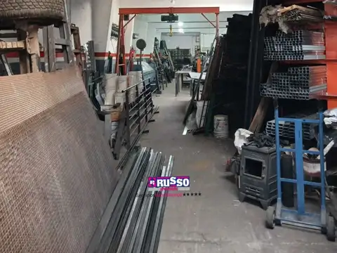 Venta galpón 450 mtrs2  Villa Luzuriaga