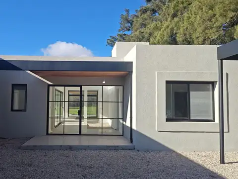 Casa 6 ambientes con 5 baños