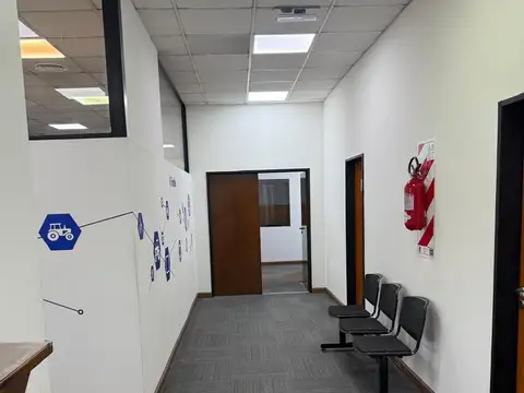 Oficina en Alquiler con 8 cocheras