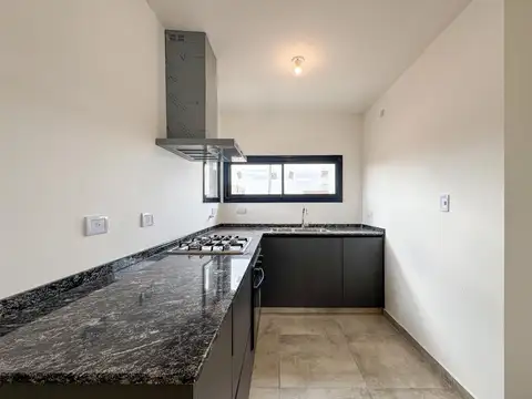 Casa 6 ambientes con 2 baños