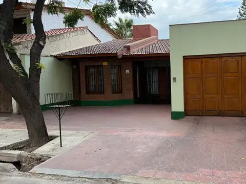 VENTA CASA 3DORM 2 BAÑOS COCHERA. 4TA OESTE CIUDAD