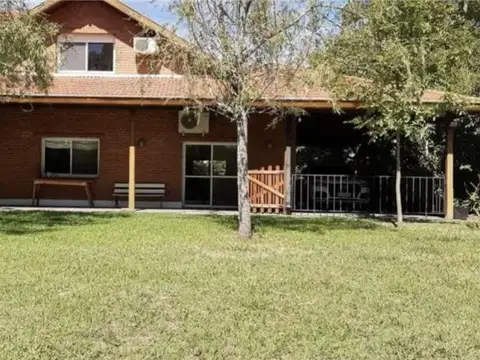 Casa en Venta con 3 cocheras