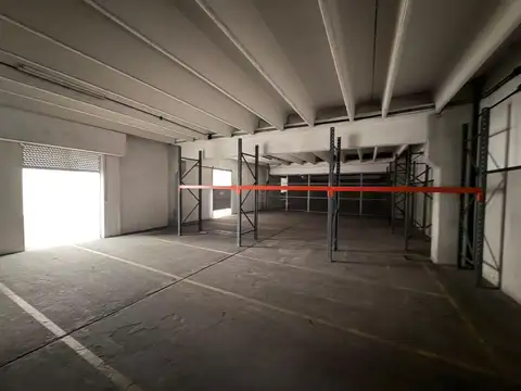 Depósito - Galpón de 3200 m2 en Alquiler - Lugano.