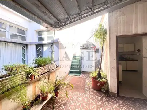 CASA 3 AMB LOTE 8.66 X 28 TERRAZA PATIO Y TALLER AL FONDO