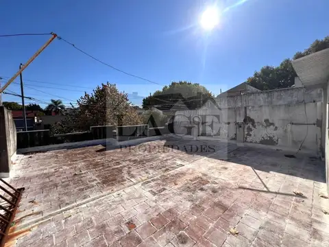 CASA 3 AMB LOTE 8.66 X 28 TERRAZA PATIO Y TALLER AL FONDO