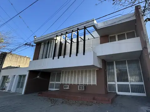 RETASADA CASA 3 DORMITORIOS CON GALPON,  LAPRIDA 3034. GALPON y OFICINAS CON INGRESO INDEPENDIENTE