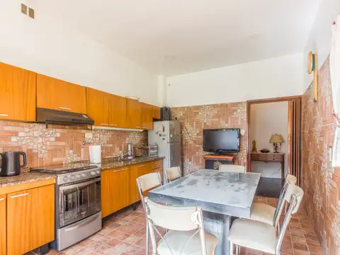 Casa . Venta . Villa Gral. Mitre . 7Amb . Pileta . Parrilla .