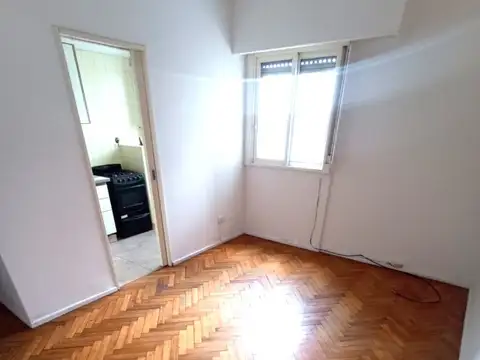 2 AMB 30 MTS TOT,LATERAL LUMINOSO,PLACARD,COCINA INDPTE C/LAVADERO INCORP.,BAÑO COMPLETO,EXC UBI