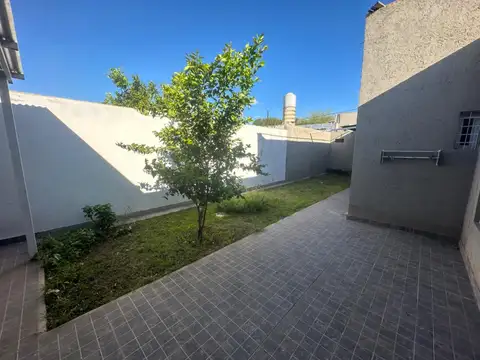 Casa en Alquiler barrio Colon 2 dorm c/patio