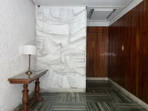 CONSULTORIO EN VENTA-AVELLANEDA CENTRO-77M2