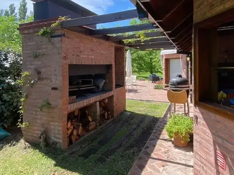 Casa 7 ambientes con 3 baños