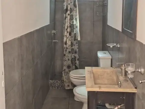 Casa en Alquiler con 1 cochera