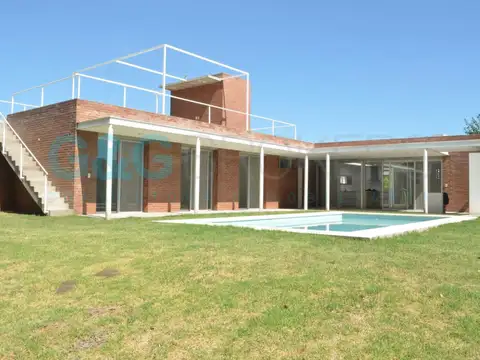 Hermosa Casa en Alquiler en Fincas de Alvarez 700