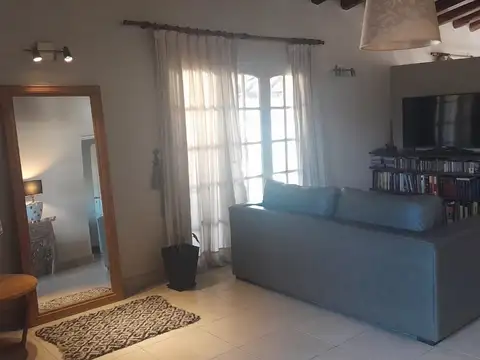 Casa 5 ambientes con 1 baño