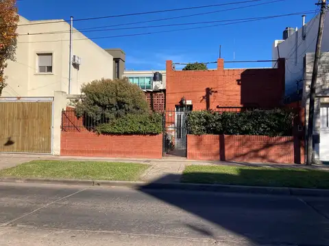 VENTA B° ALBERDI/CASA A RECICLAR/ A 200 MTS SHOPPING  PORTAL ROSARIO
