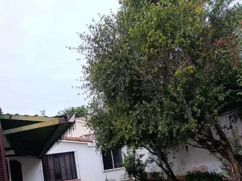 Casa 7 ambientes con 2 baños