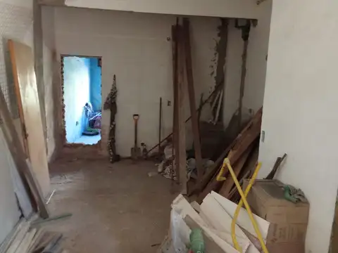 Casa en Venta a refaccionar. en Loma Hermosa