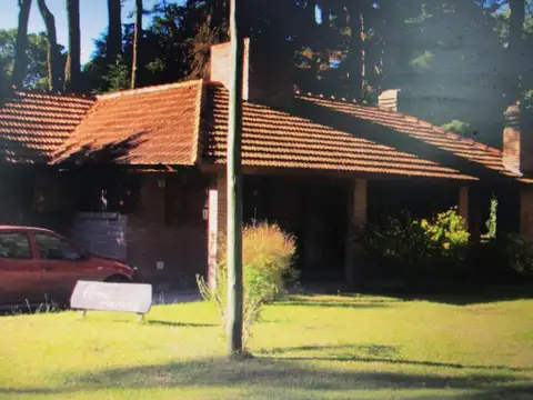 Casa en venta - 3 Dormitorios 2 Baños - 140Mts2 - Valeria del Mar